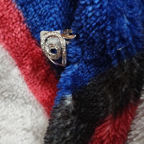 Ring - Picture 2 of 3